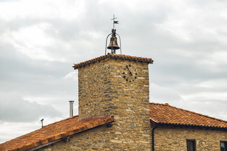 Detalle de la campana y reloj