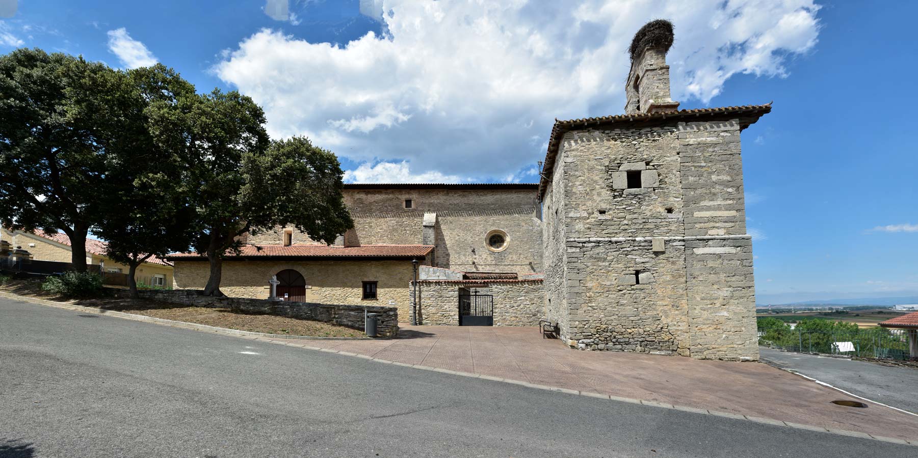 Fachada principal de la iglesia de San Cristobal